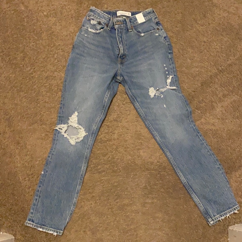 Abercrombie and Fitch mom jeans